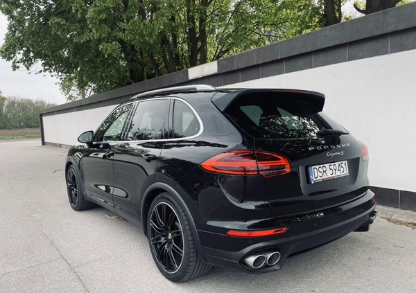 Porsche Cayenne cena 181900 przebieg: 258100, rok produkcji 2015 z Gościno małe 232